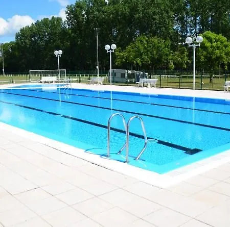 Camping Les Berges Du Cele 2*
