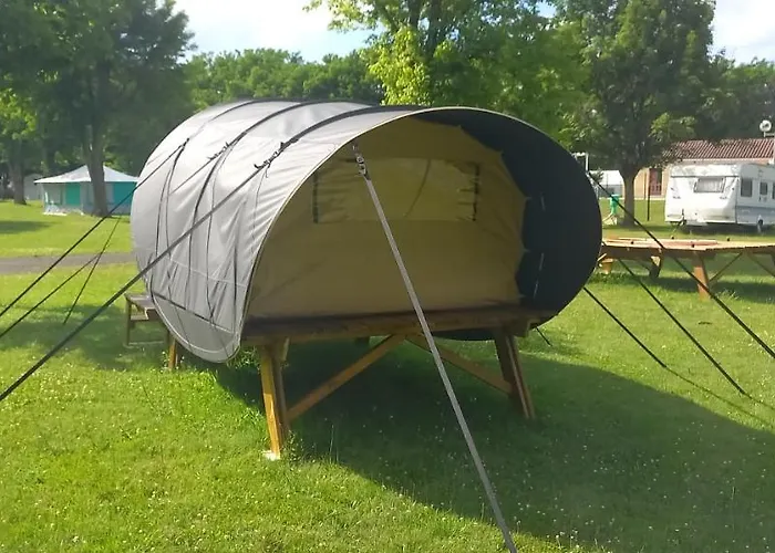 Les Berges Du Cele Camping