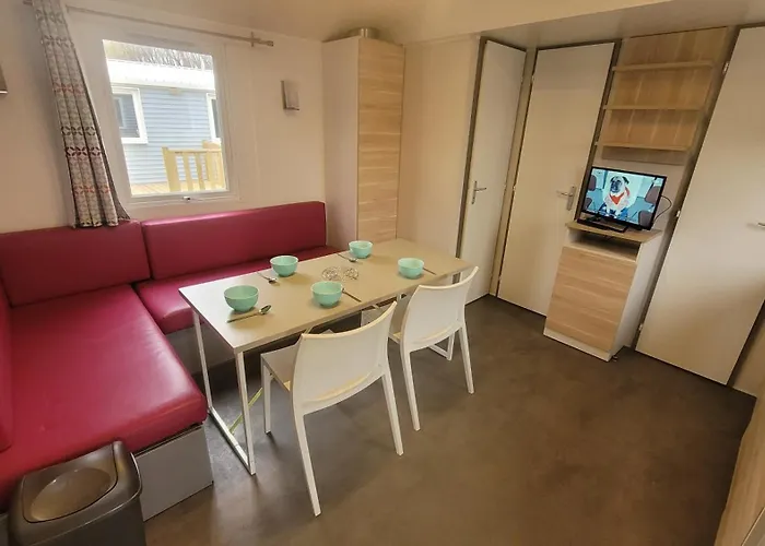 Camping Les Berges Du Cele 2*