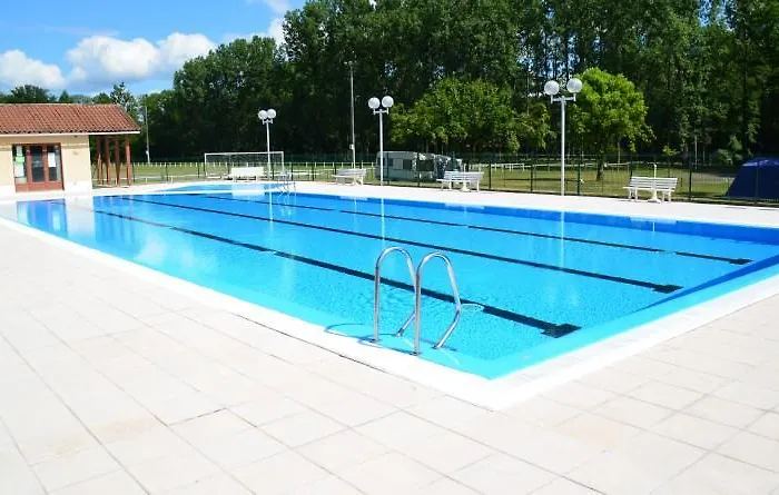 Camping Les Berges Du Cele 2*